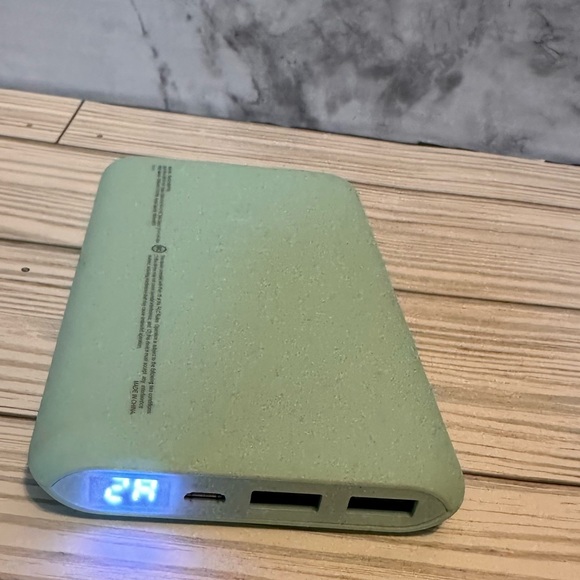 Portable charger - Picture 2 of 3